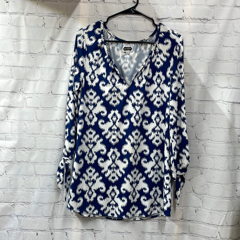 Mud pie small blue & white v/neck top
